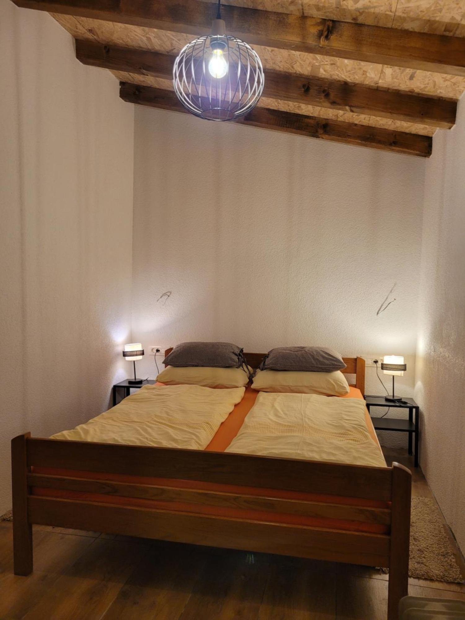 Kristic Apartment *